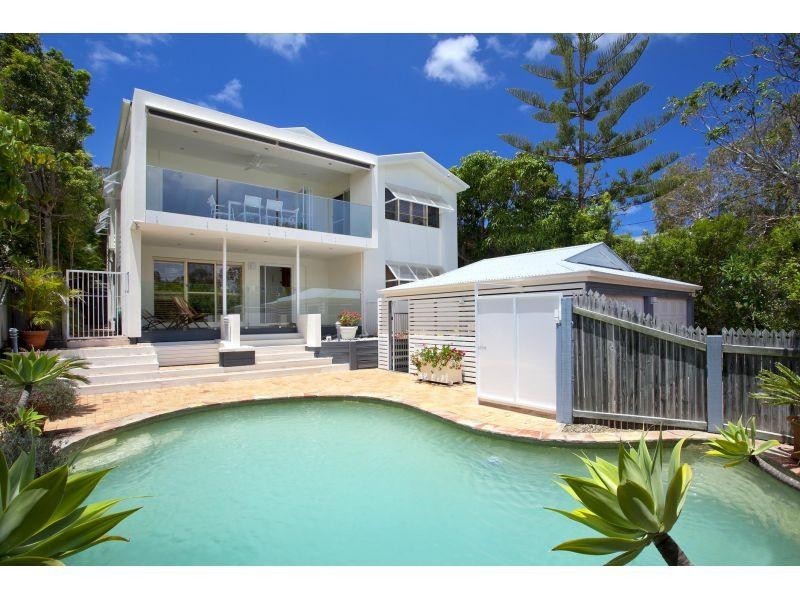 15 Nairana Rest, Noosa Heads QLD 4567
