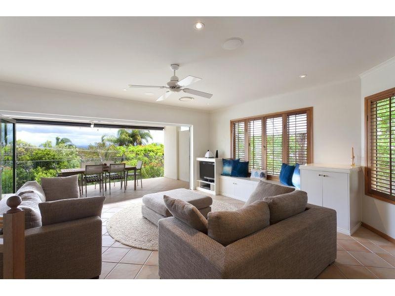 15 Nairana Rest, Noosa Heads QLD 4567