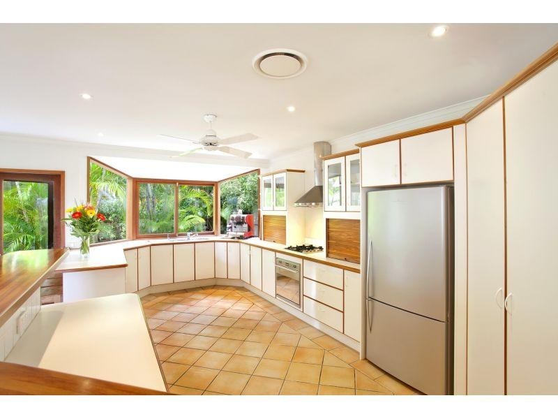 15 Nairana Rest, Noosa Heads QLD 4567