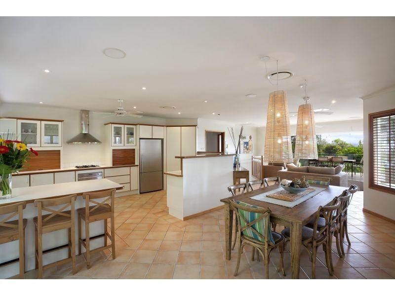 15 Nairana Rest, Noosa Heads QLD 4567