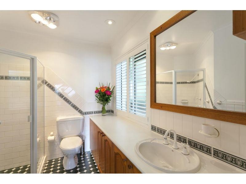 15 Nairana Rest, Noosa Heads QLD 4567