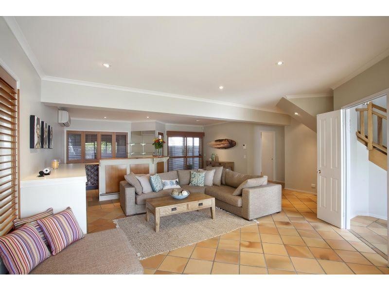 15 Nairana Rest, Noosa Heads QLD 4567