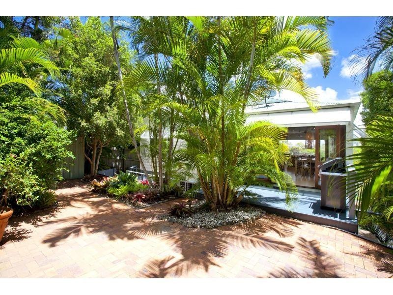 15 Nairana Rest, Noosa Heads QLD 4567