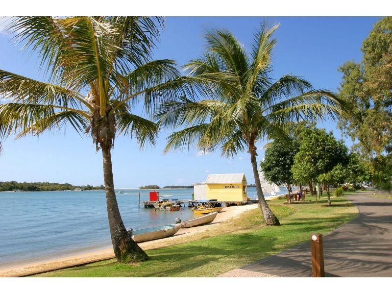 11 Robert Street, Noosaville QLD 4566