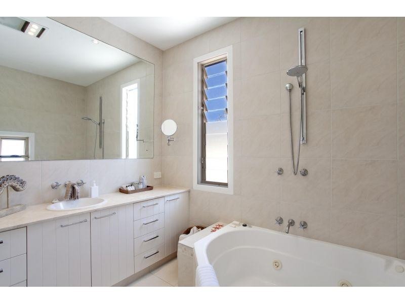 1/16 Elizabeth Street, Noosaville QLD 4566