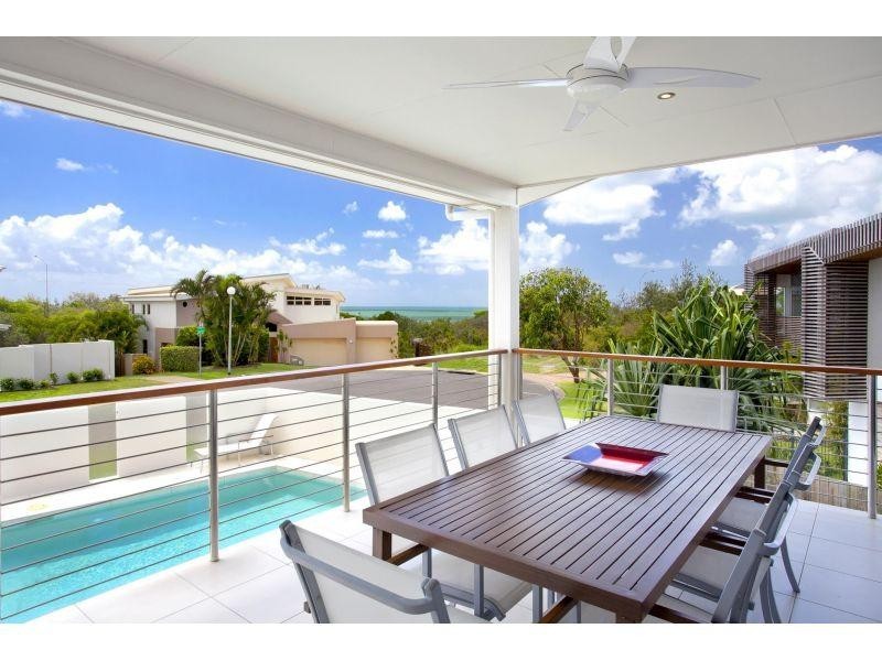 10 Antipodes Close, Castaways Beach QLD 4567