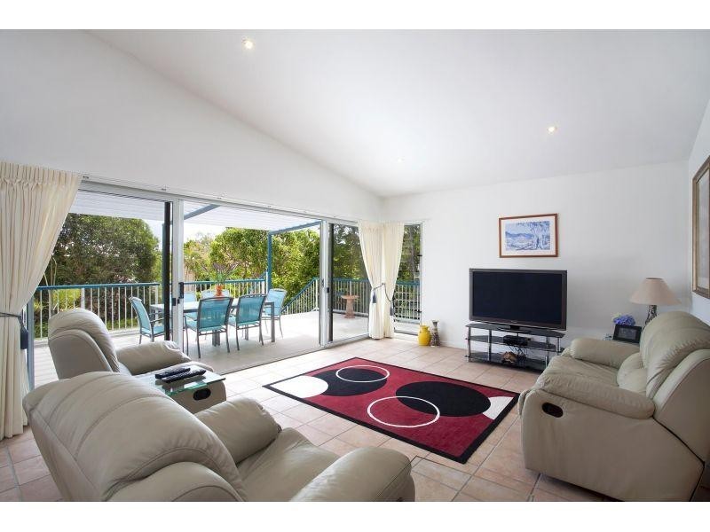 8 Tangmere Court, Noosa Heads QLD 4567