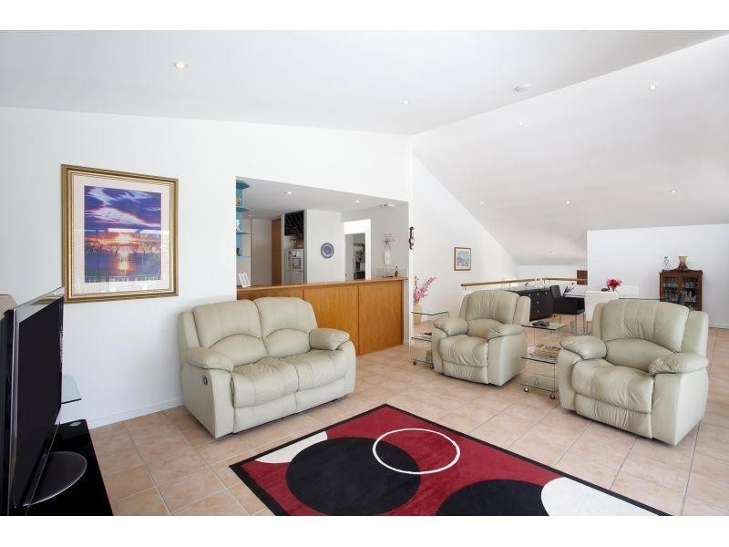 8 Tangmere Court, Noosa Heads QLD 4567