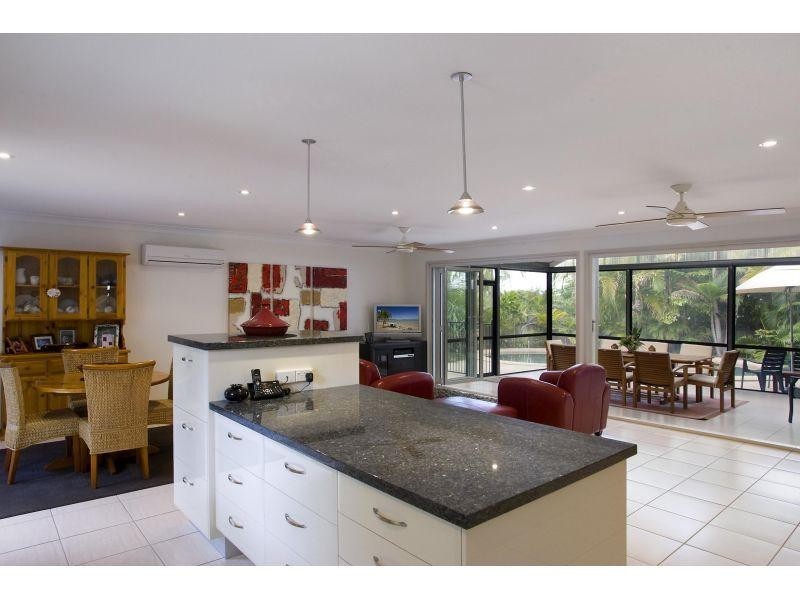 8 Currawong Street, Noosa Heads QLD 4567