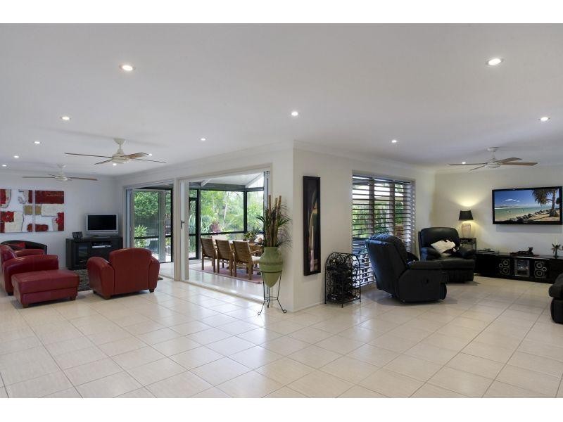 8 Currawong Street, Noosa Heads QLD 4567