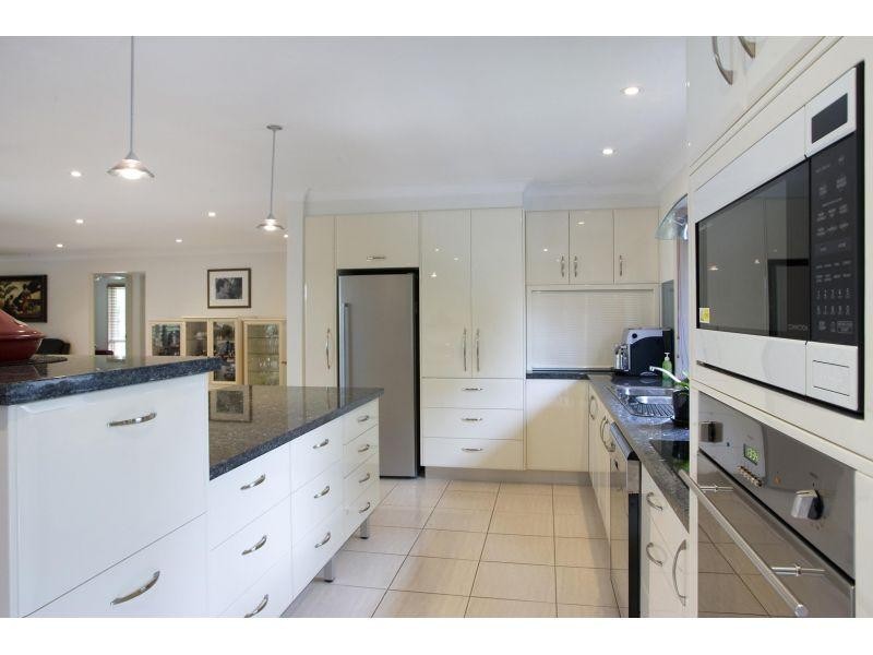 8 Currawong Street, Noosa Heads QLD 4567