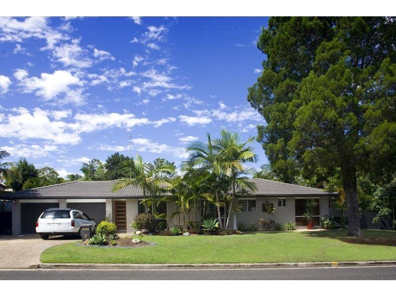 8 Currawong Street, Noosa Heads QLD 4567
