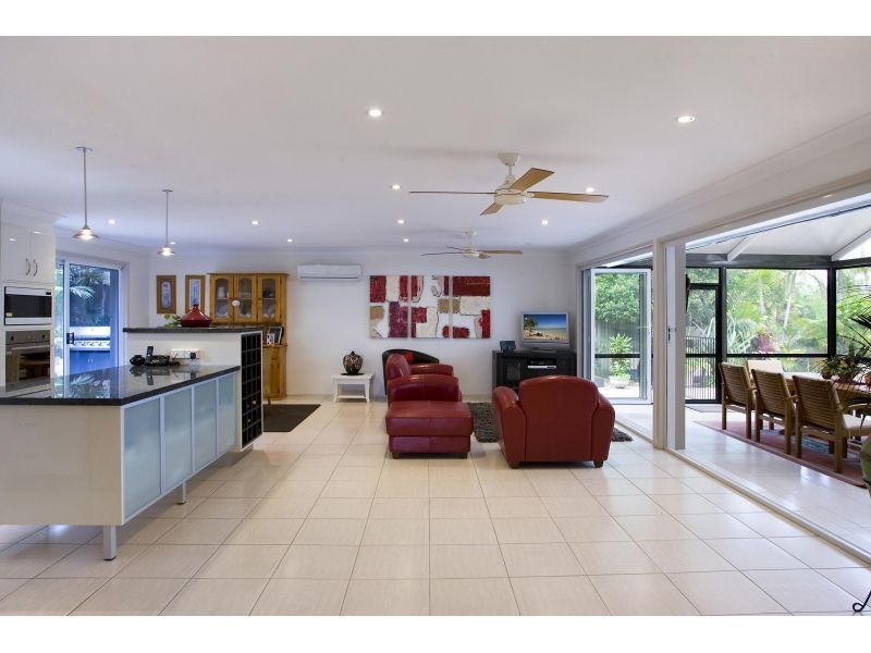 8 Currawong Street, Noosa Heads QLD 4567