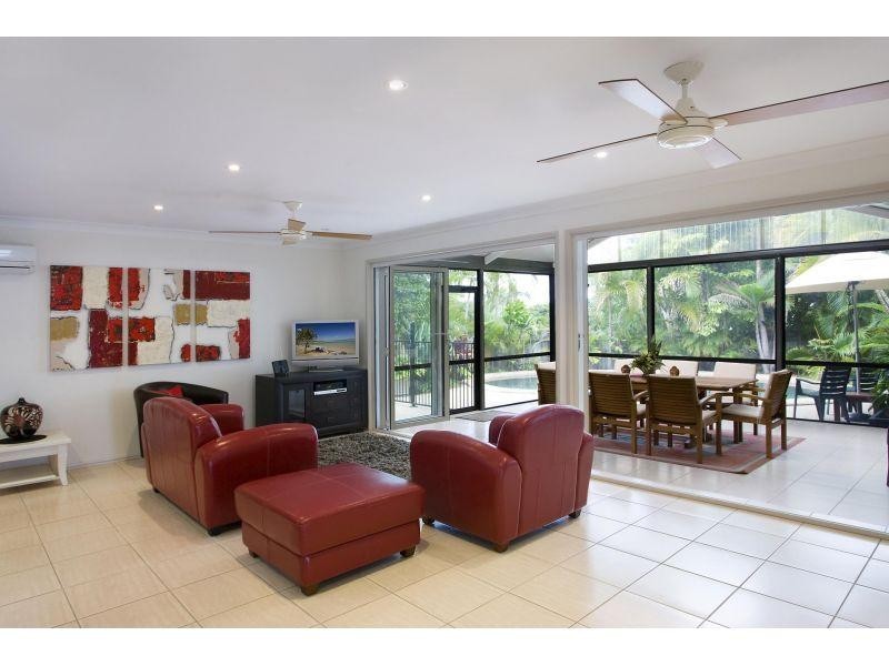 8 Currawong Street, Noosa Heads QLD 4567