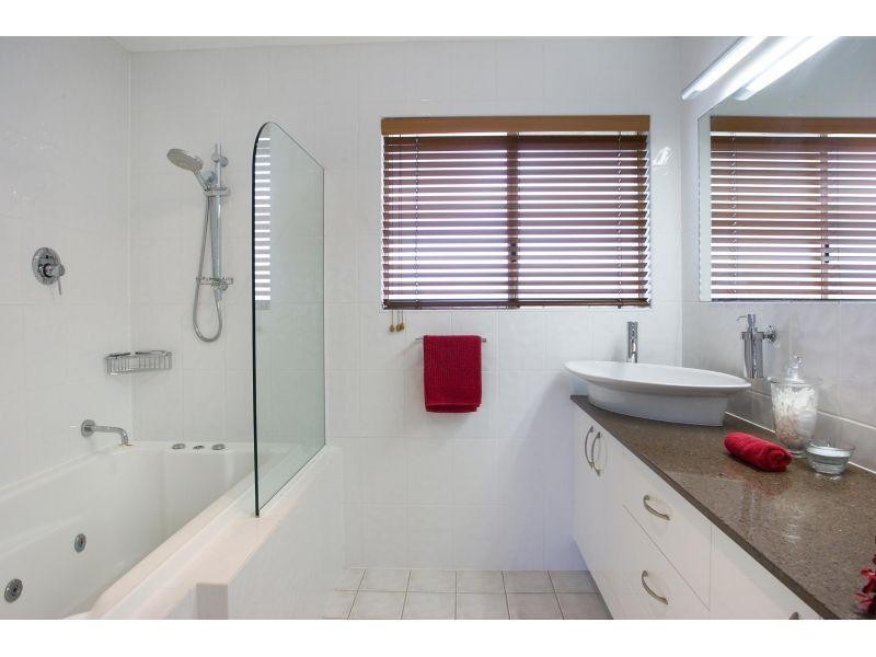 8 Currawong Street, Noosa Heads QLD 4567