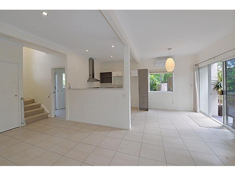 1/70 Southern Cross Parade, Sunrise Beach QLD 4567