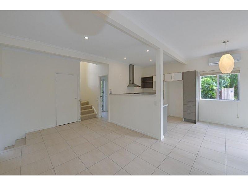 1/70 Southern Cross Parade, Sunrise Beach QLD 4567