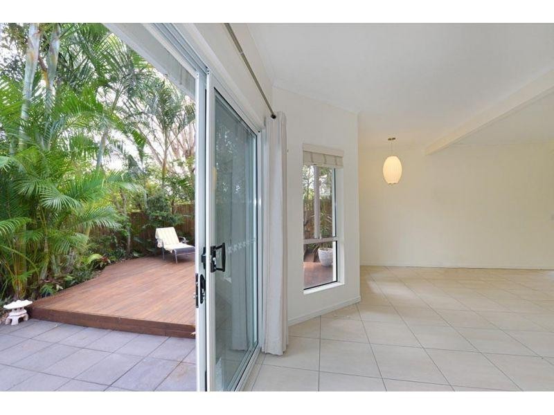 1/70 Southern Cross Parade, Sunrise Beach QLD 4567