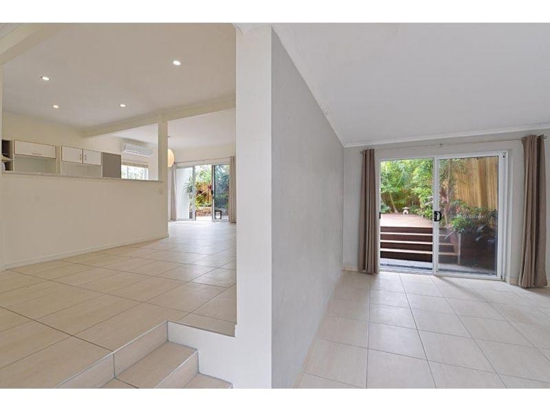 1/70 Southern Cross Parade, Sunrise Beach QLD 4567