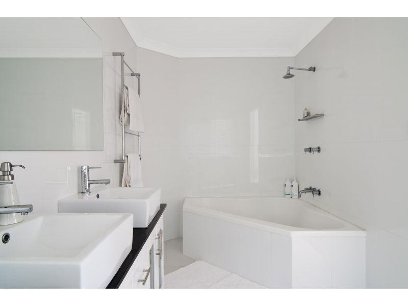 1 Moonare Crescent, Noosa Heads QLD 4567