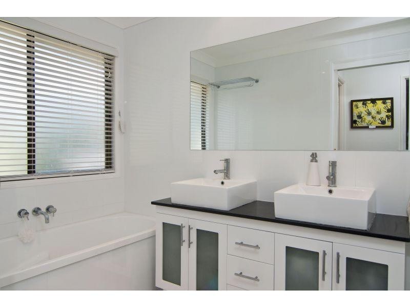 1 Moonare Crescent, Noosa Heads QLD 4567