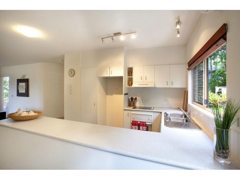 2/5 Henderson Street, Sunshine Beach QLD 4567