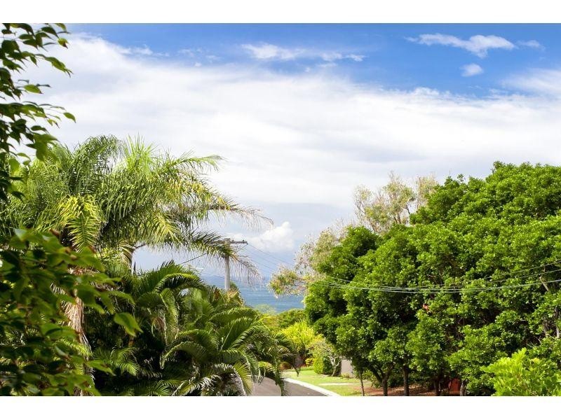 2/5 Henderson Street, Sunshine Beach QLD 4567