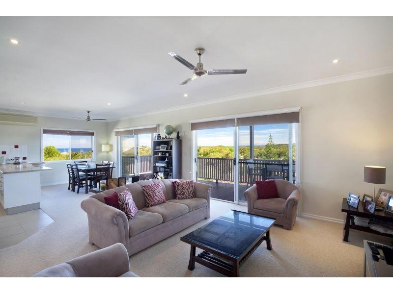 21 Southern Cross Parade, Sunrise Beach QLD 4567