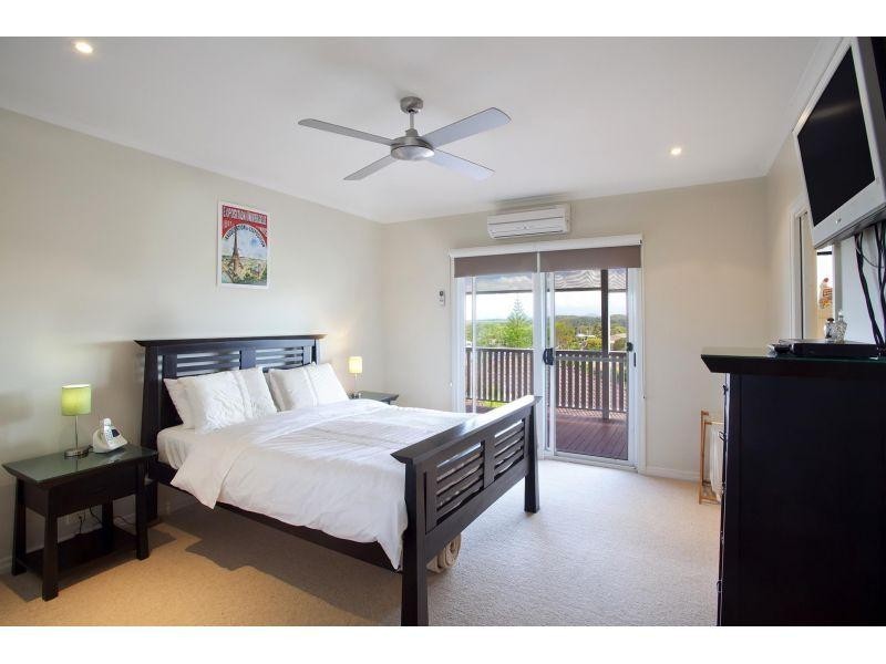 21 Southern Cross Parade, Sunrise Beach QLD 4567
