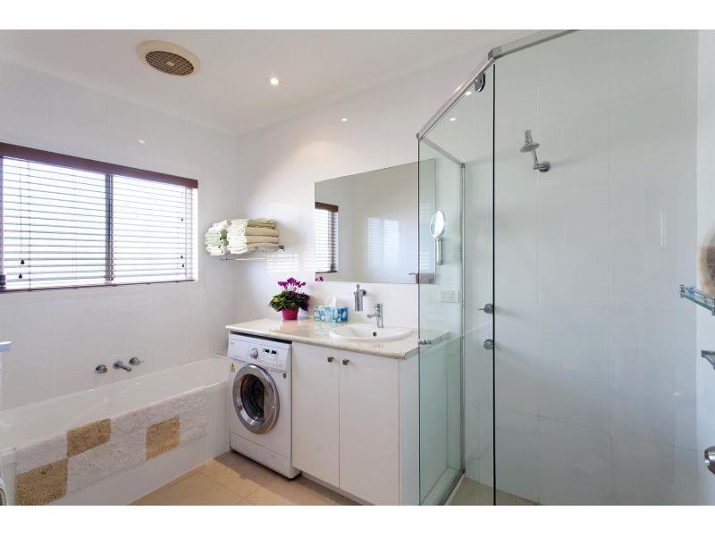 21 Southern Cross Parade, Sunrise Beach QLD 4567