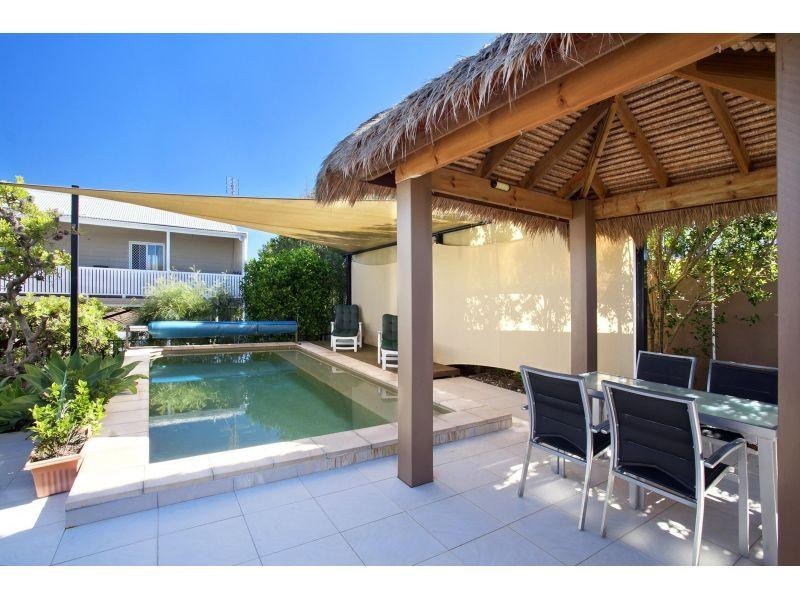 21 Southern Cross Parade, Sunrise Beach QLD 4567