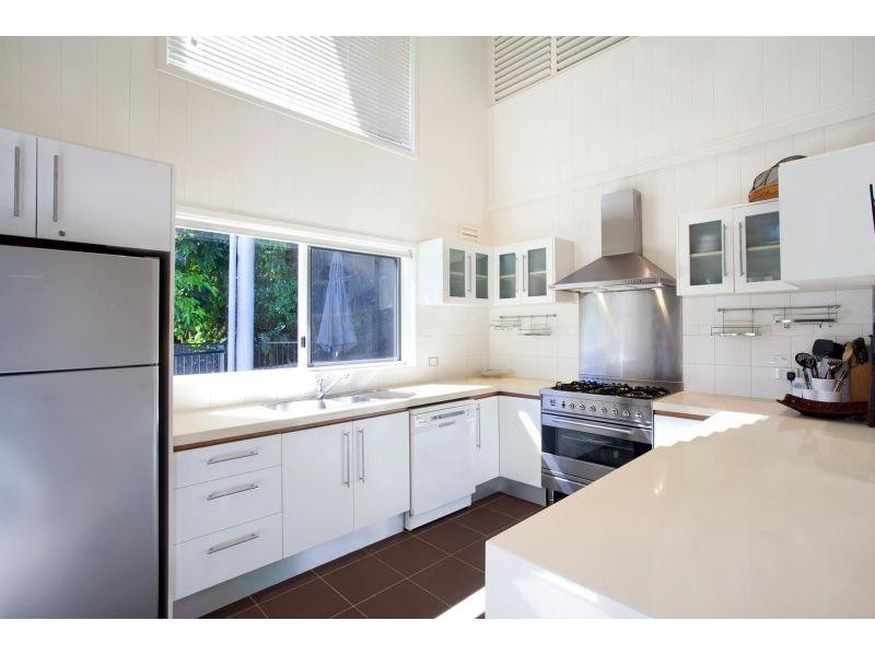 12 Moonare Crescent, Noosa Heads QLD 4567