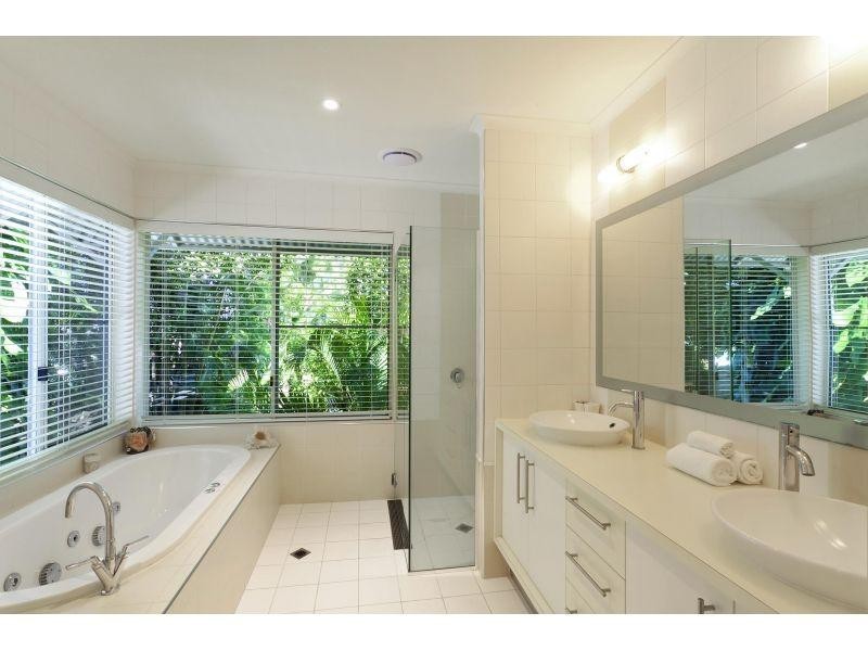 12 Moonare Crescent, Noosa Heads QLD 4567