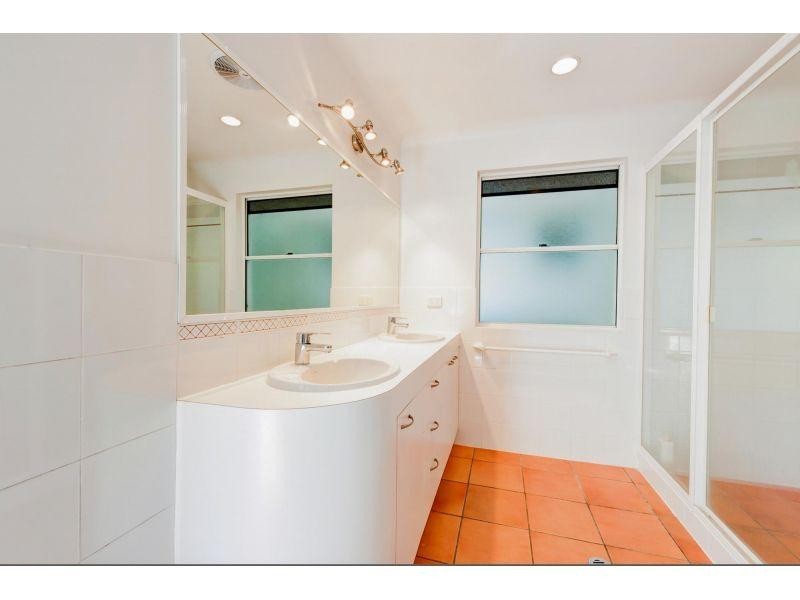 24 Aquamarine Circuit, Noosa Waters QLD 4566