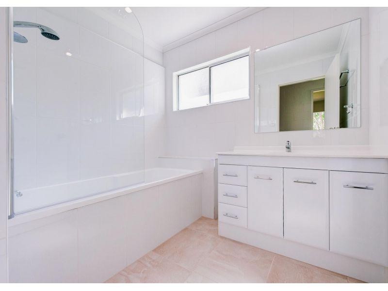 8 Sleepy Hollow Drive, Noosa Heads QLD 4567