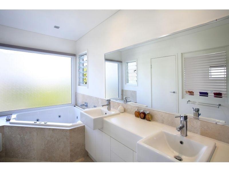 32 Wyona Drive, Noosa Heads QLD 4567