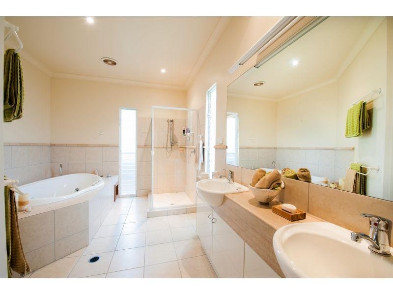 24 Shorehaven Drive, Noosa Waters QLD 4566