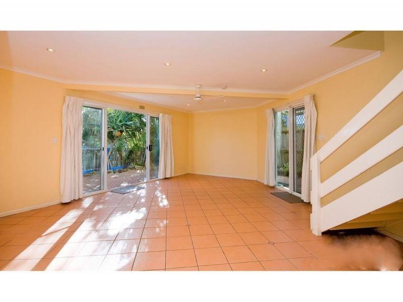 1/16 Sobraon Street, Sunrise Beach QLD 4567