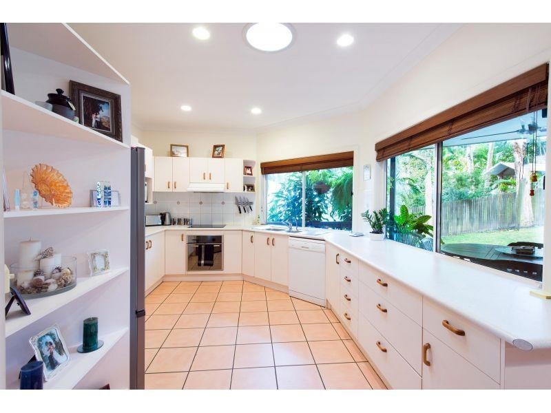 25 Leslie Drive, Noosa Heads QLD 4567