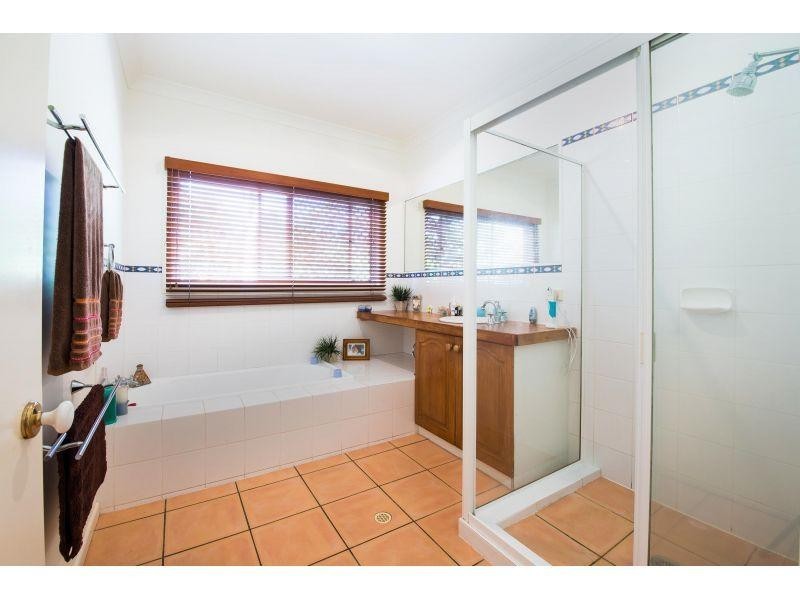 25 Leslie Drive, Noosa Heads QLD 4567