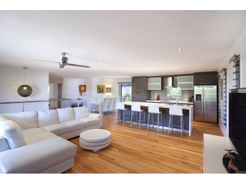 12 Wavecrest Drive, Castaways Beach QLD 4567