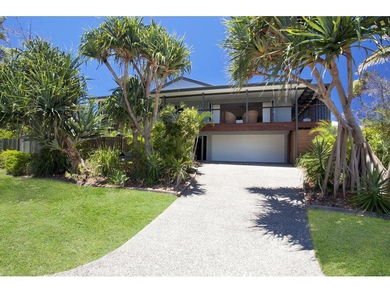 12 Wavecrest Drive, Castaways Beach QLD 4567