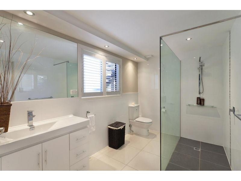 12 Wavecrest Drive, Castaways Beach QLD 4567