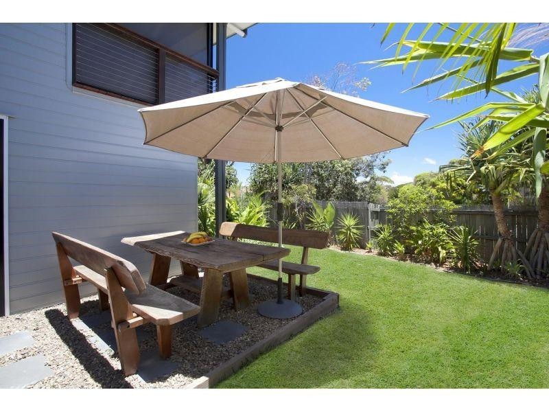 12 Wavecrest Drive, Castaways Beach QLD 4567