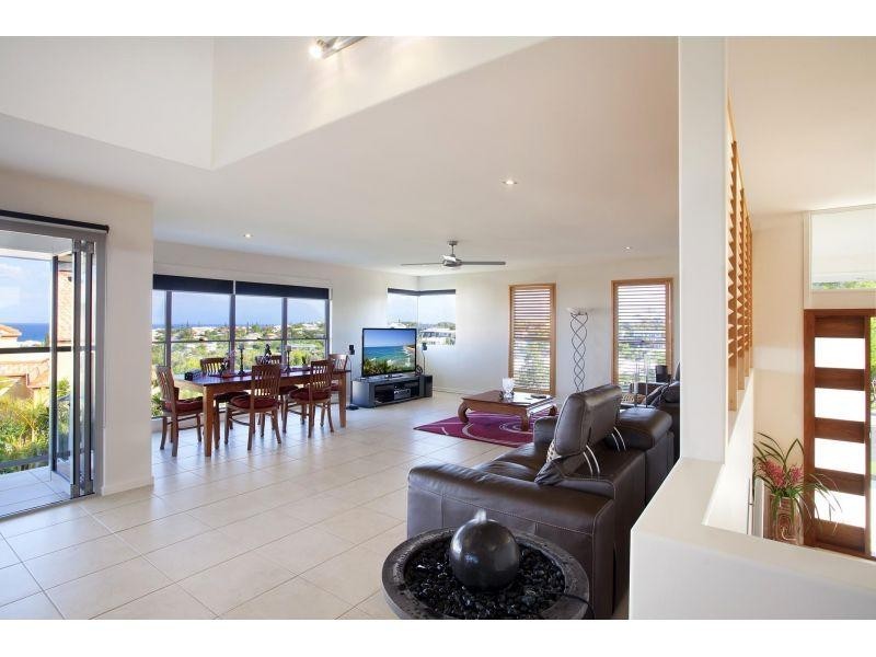 20 Captains Court, Sunrise Beach QLD 4567