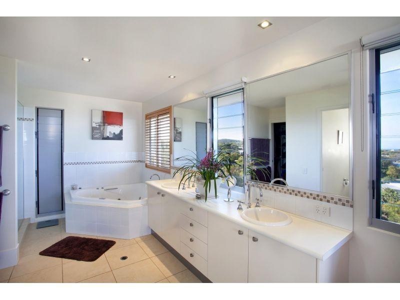 20 Captains Court, Sunrise Beach QLD 4567