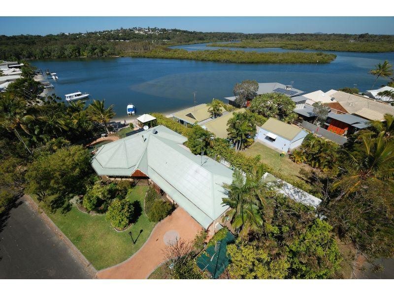 9 Dolphin Crescent, Noosaville QLD 4566