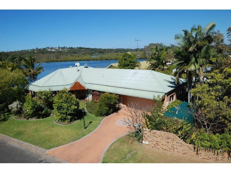 9 Dolphin Crescent, Noosaville QLD 4566