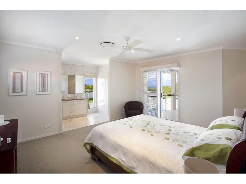 10 Antipodes Close, Castaways Beach QLD 4567