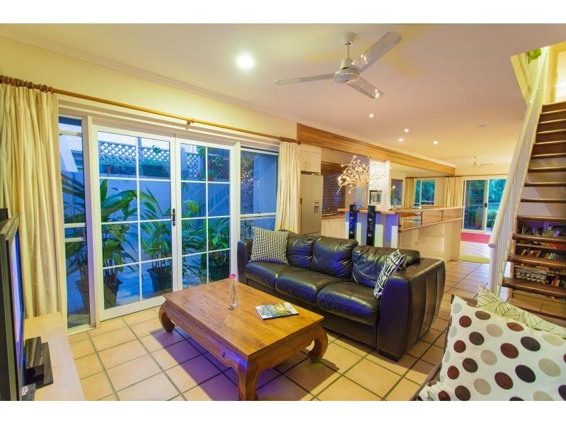 2/17 Laburnum Crescent, Noosaville QLD 4566